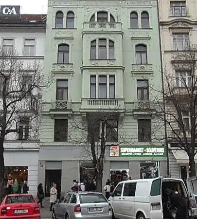 Room2-airb Next To Main Street Crowded * Praha